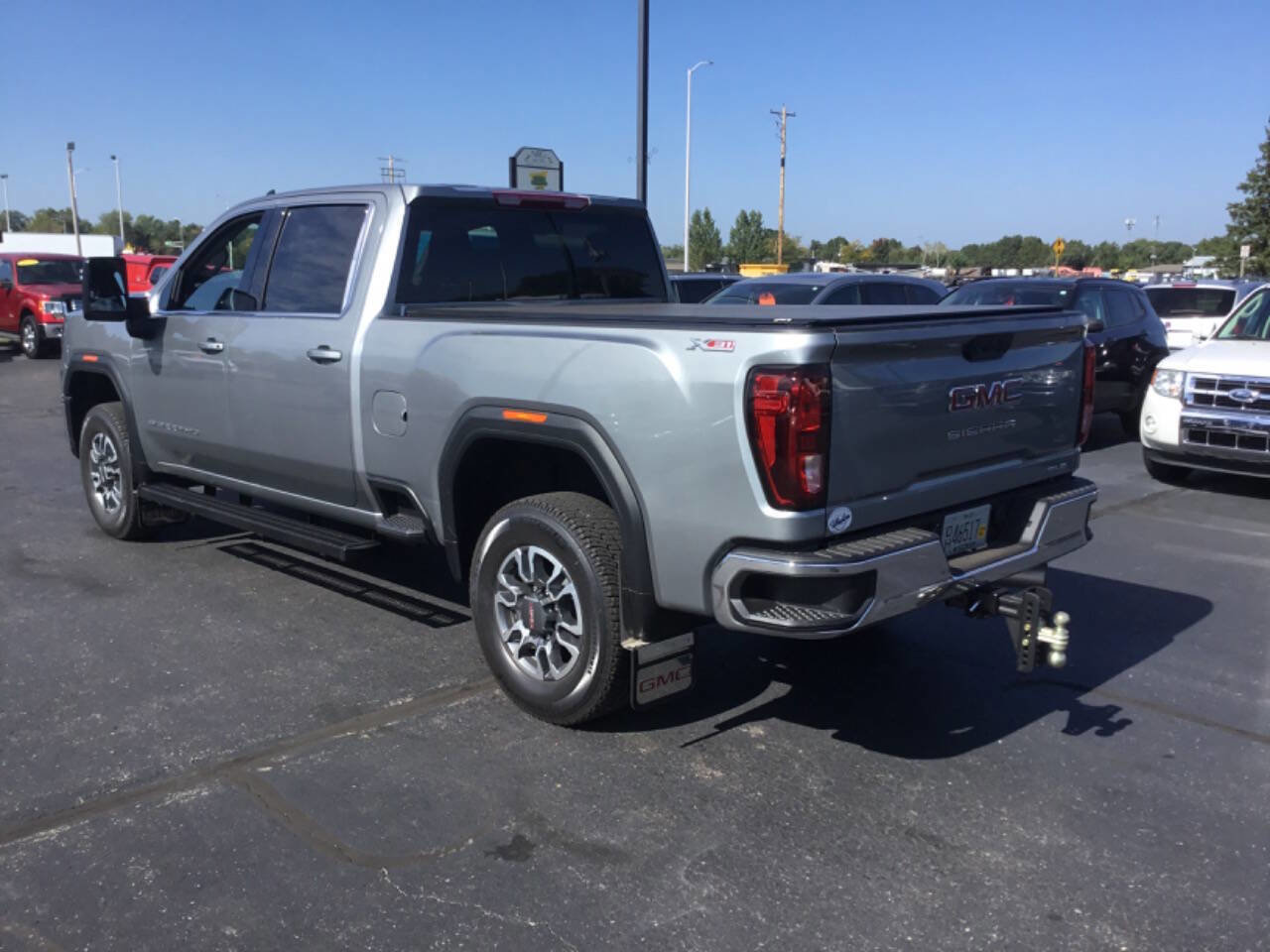 Used 2025 GMC Sierra 2500 SLE w/ SLE Value Package; image 3