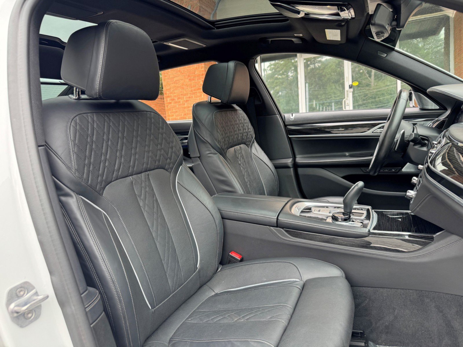 Used 2020 BMW 750i xDrive w/ Executive Package AWD/4WD image 43