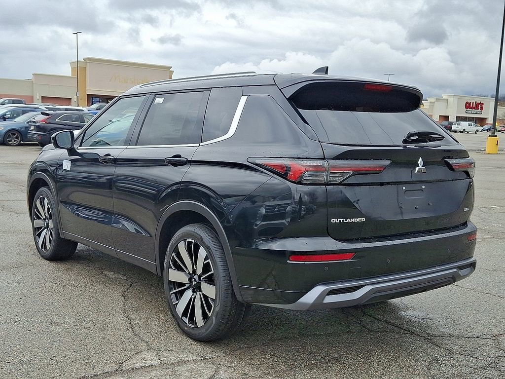New 2026 Mitsubishi Outlander SEL image 3