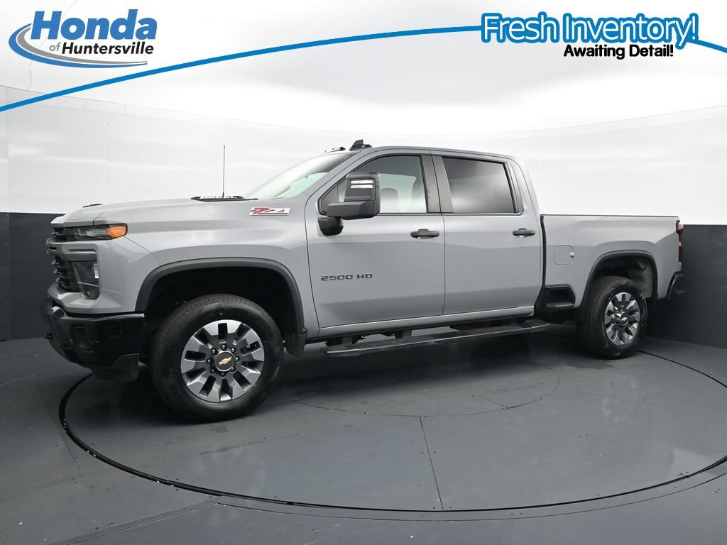 Used 2024 Chevrolet Silverado 2500 Custom w/ Custom Value Package AWD/4WD image 4