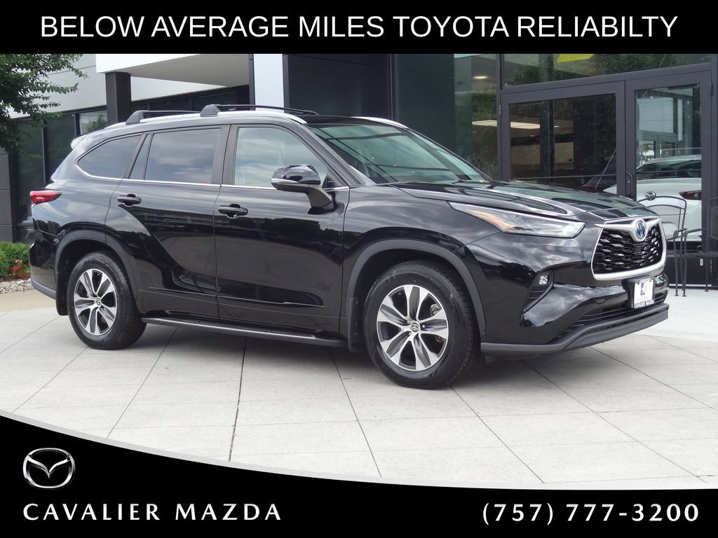 Used 2023 Toyota Highlander XLE AWD/4WD image 2