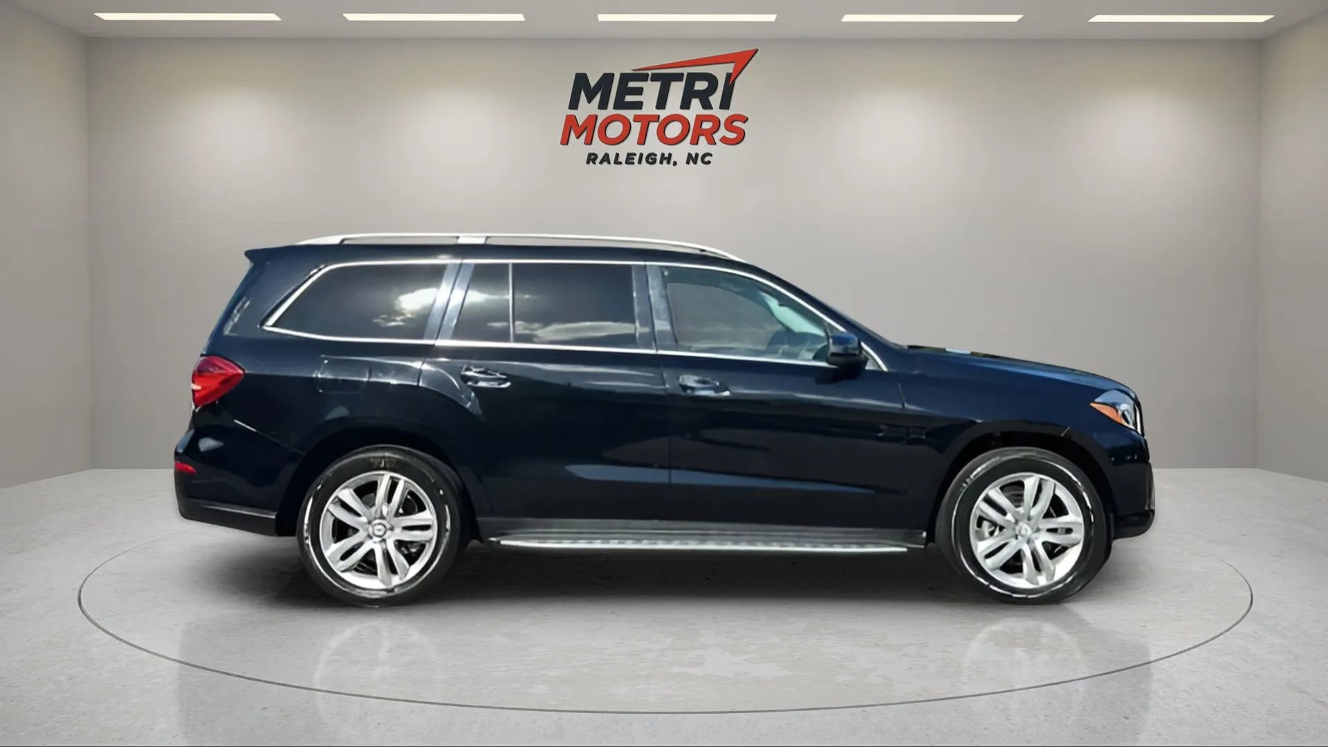 Used 2017 Mercedes-Benz GLS 450 4MATIC image 8