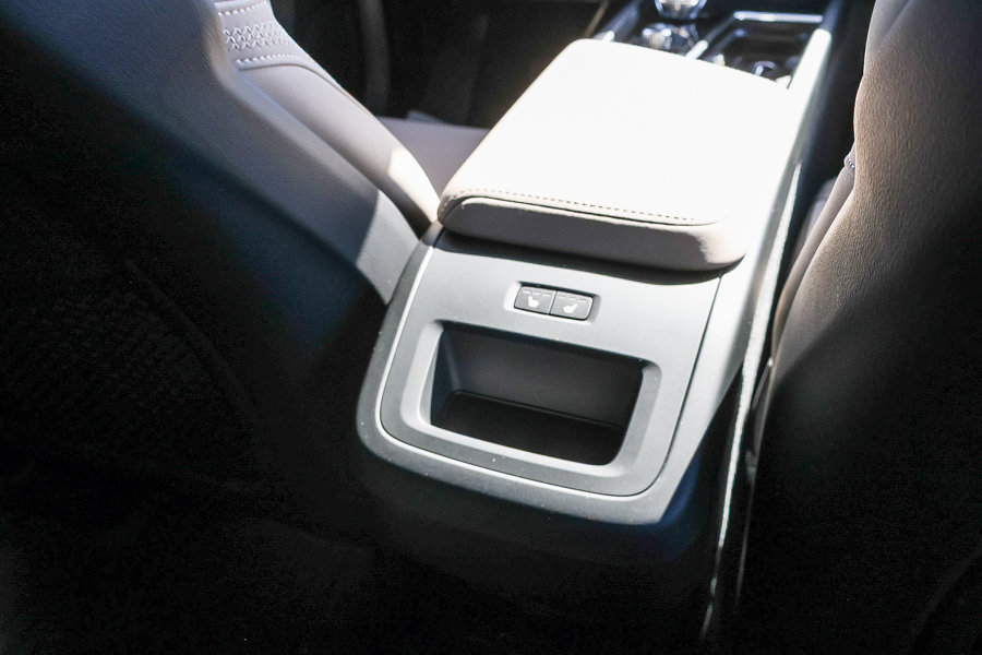 New 2027 Volvo XC60 B5 Plus AWD/4WD image 18