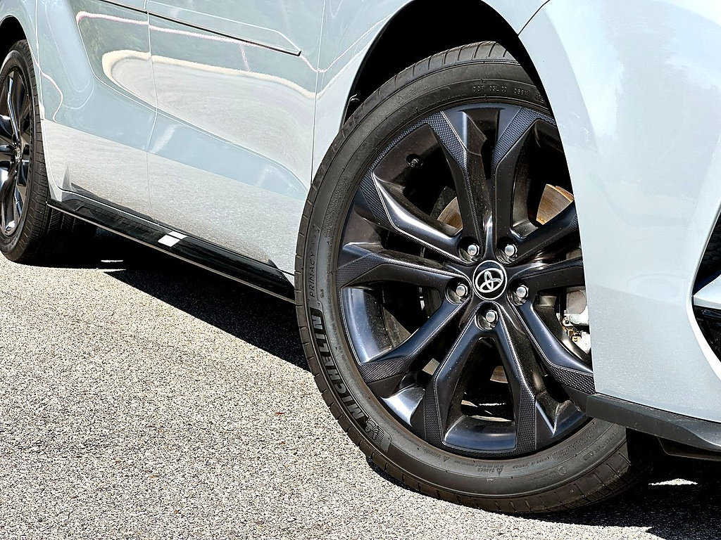 New 2026 Toyota Sienna XSE FWD image 2