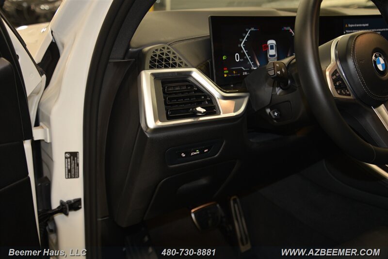 Used 2025 BMW X5 xDrive40i w/ M Sport Package AWD/4WD image 31