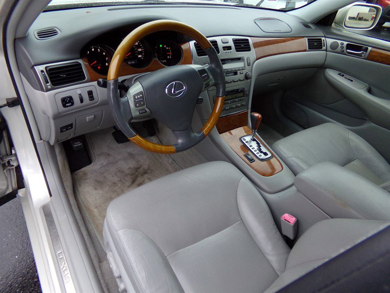 Used 2005 Lexus ES 330 Sedan image 24