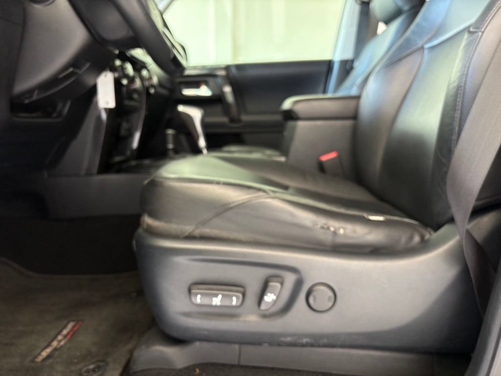 Used 2018 Toyota 4Runner TRD Off-Road AWD/4WD image 27
