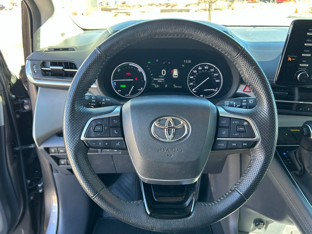 Used 2022 Toyota Sienna Limited image 21