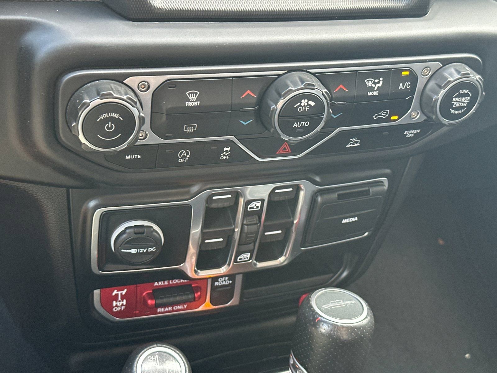 Used 2022 Jeep Gladiator Mojave AWD/4WD image 24