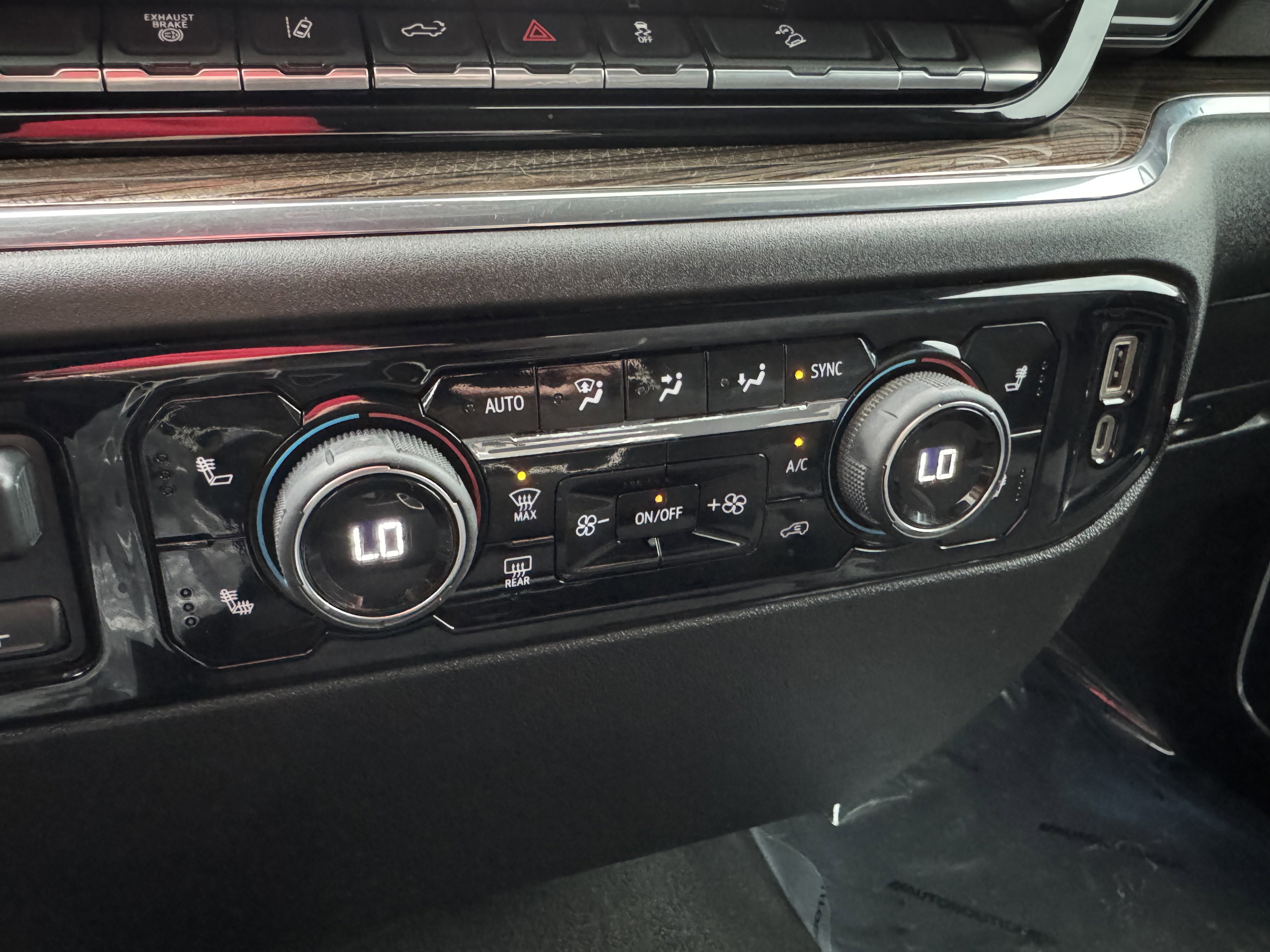 Used 2024 Chevrolet Silverado 2500 LT image 28