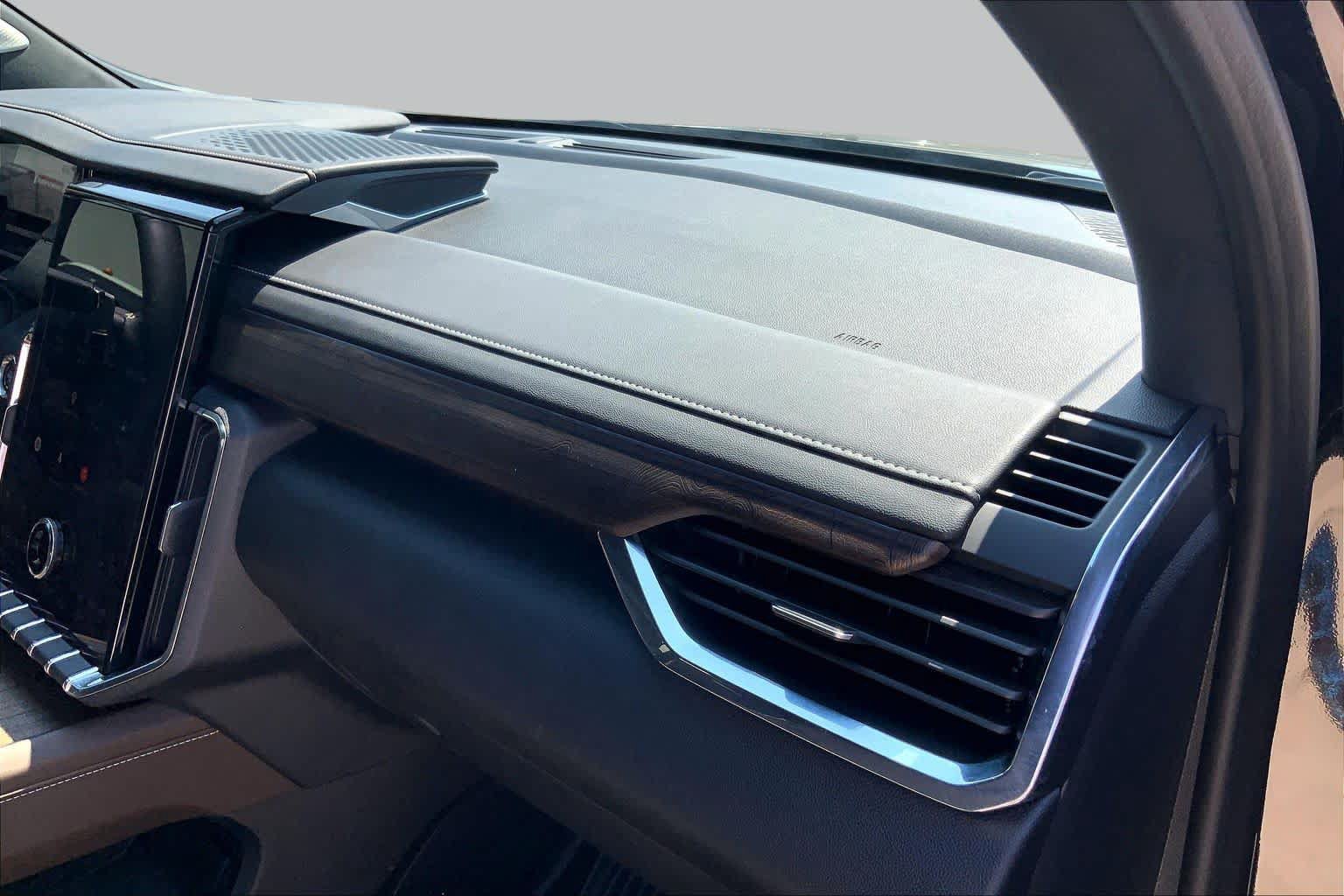 Used 2026 GMC Acadia Denali Ultimate w/ LPO, Floor Liner Package FWD image 19