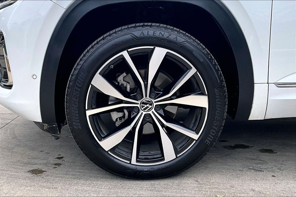Certified 2024 Volkswagen Atlas Cross Sport SEL Premium R-Line AWD/4WD image 8