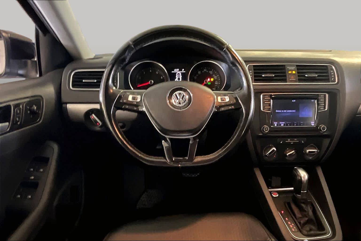 Used 2017 Volkswagen Jetta SE FWD image 5