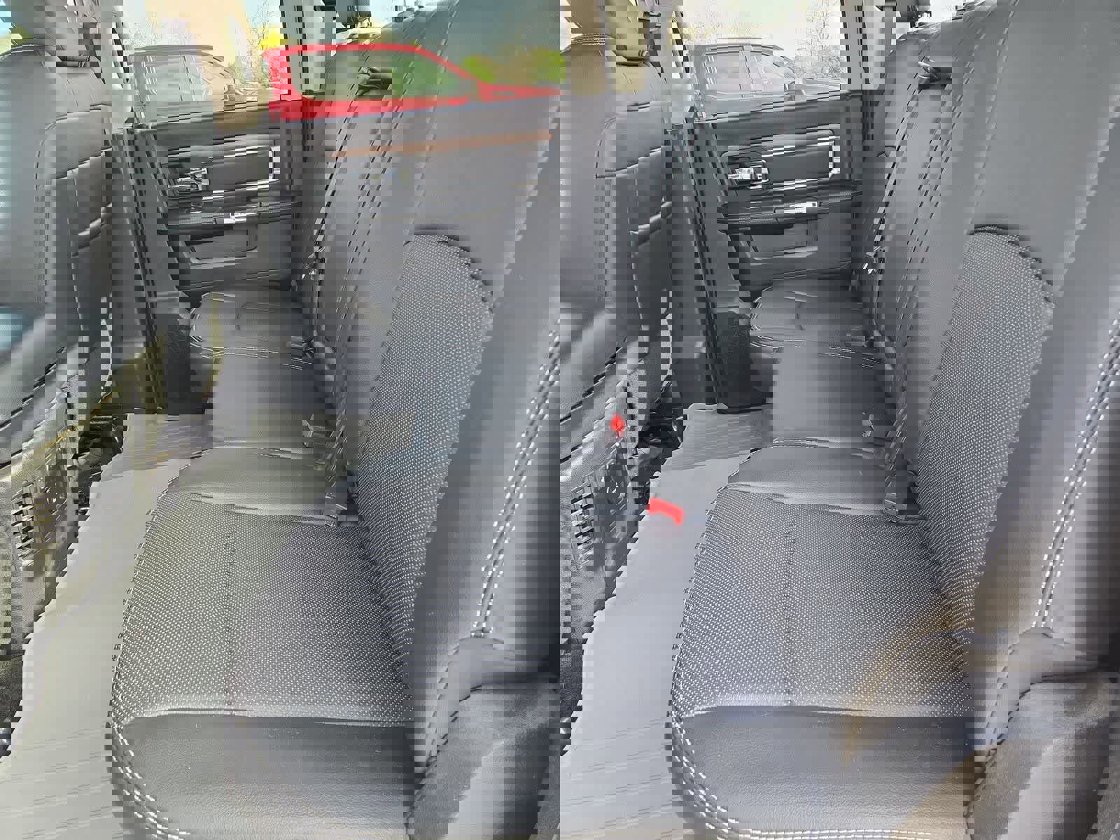 Used 2015 RAM 1500 Laramie w/ Convenience Group AWD/4WD image 18