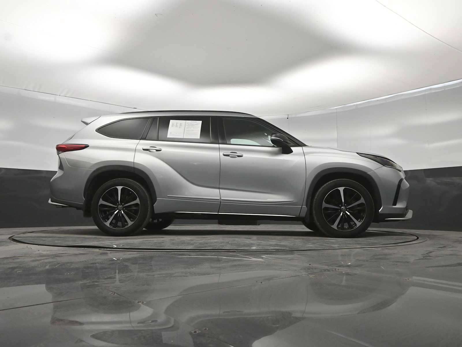 Used 2021 Toyota Highlander XSE AWD/4WD image 40