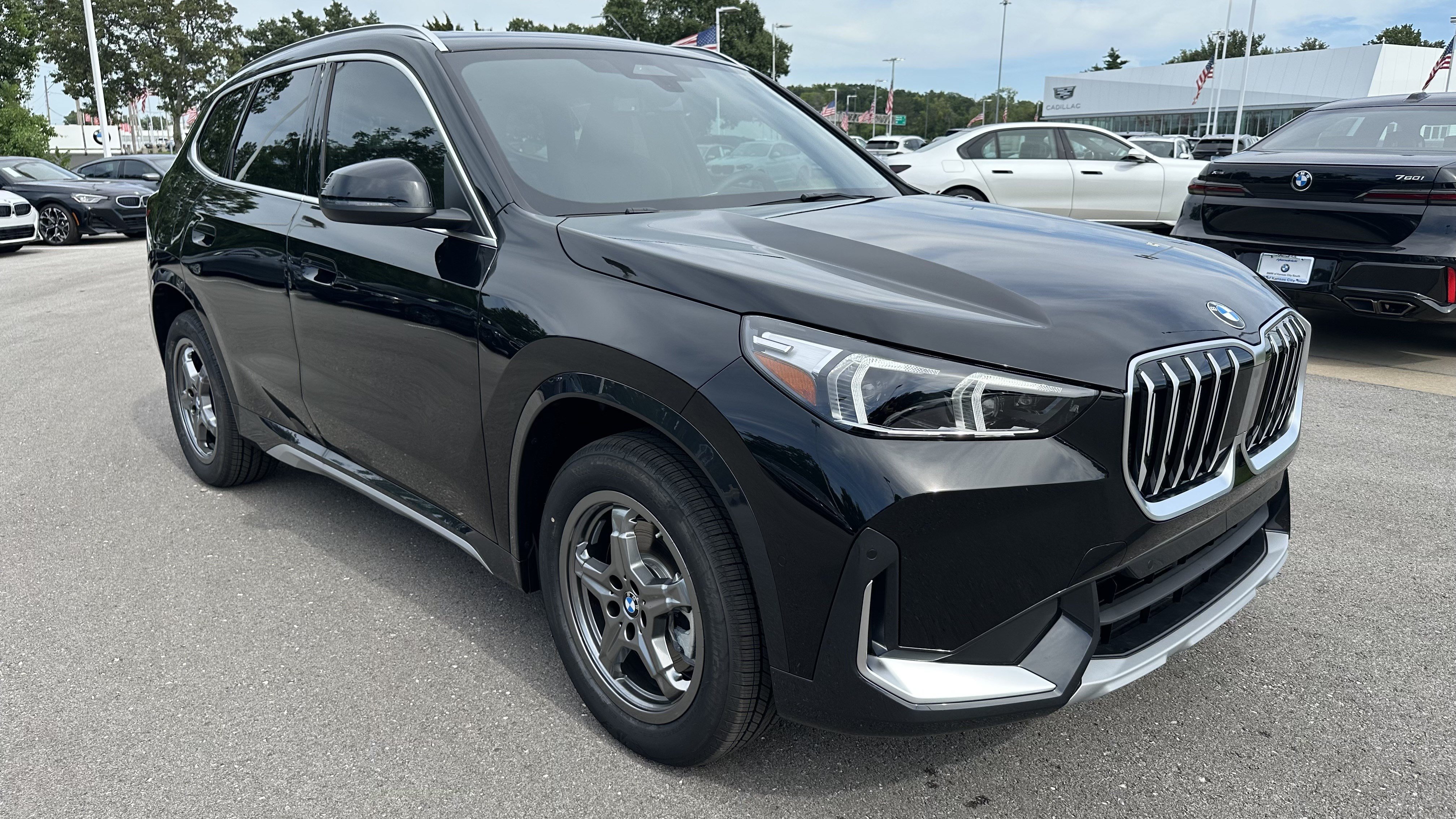 Used 2025 BMW X1 xDrive28i AWD/4WD image 2