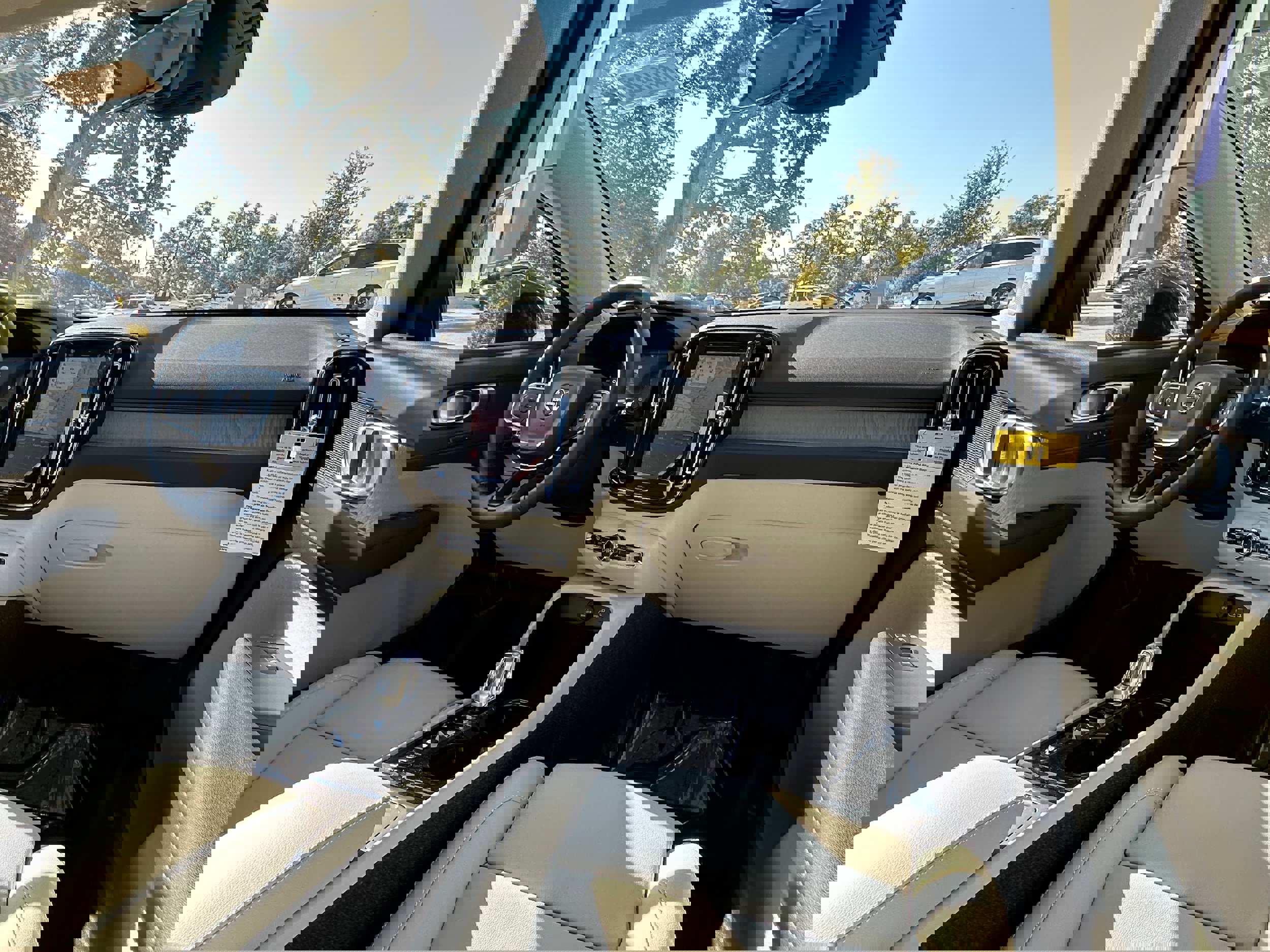 New 2026 Volvo XC40 B5 Plus w/ Protection Package Premier image 9