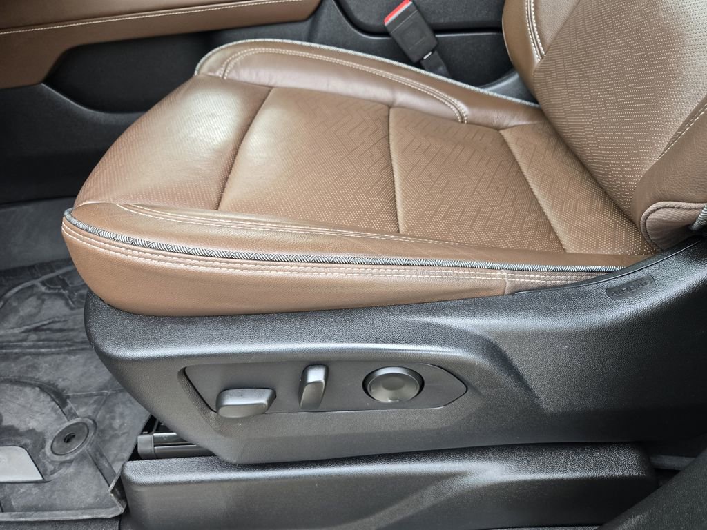 Used 2024 Chevrolet Suburban High Country w/ Advanced Technology Package image 20