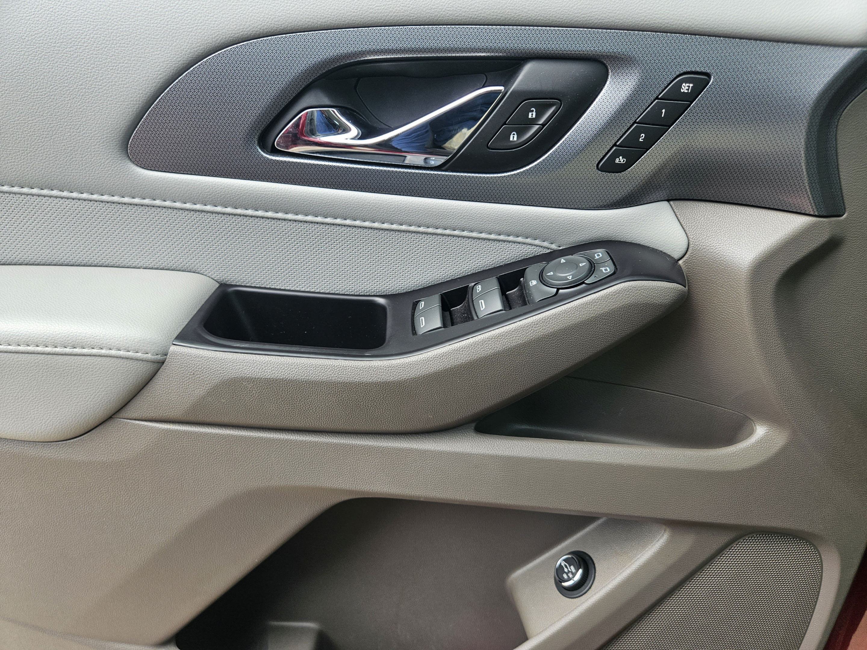 Used 2020 Chevrolet Traverse Premier FWD image 15