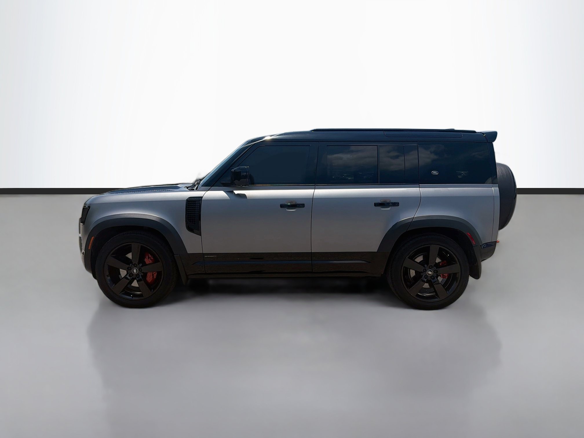Used 2023 Land Rover Defender 110 X AWD/4WD image 2