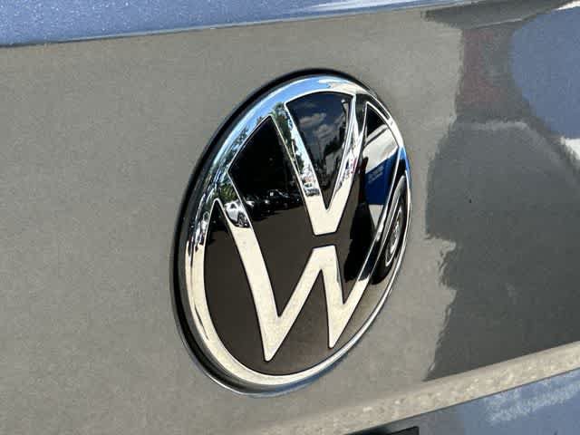 Used 2023 Volkswagen Taos SE w/ Panoramic Sunroof Package AWD/4WD image 18