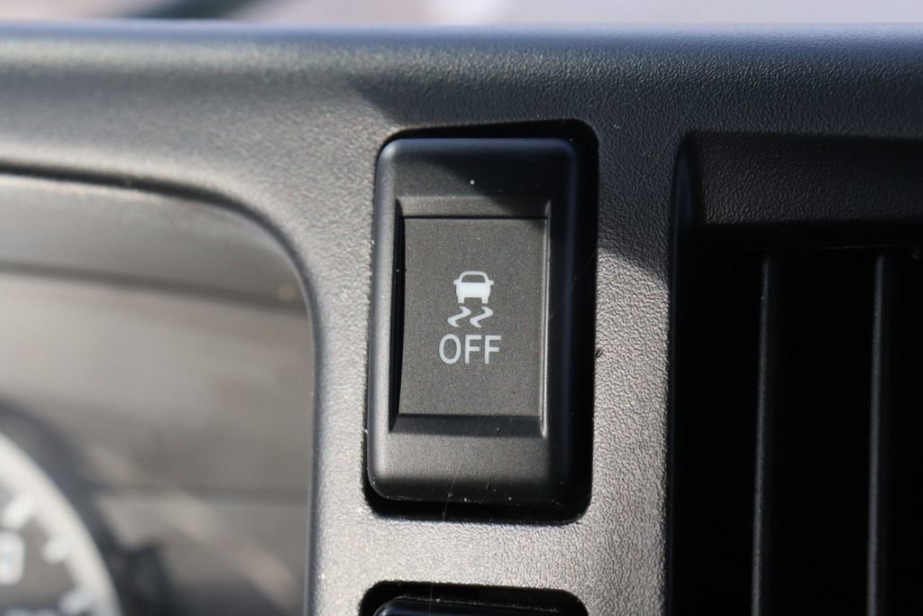 Used 2023 Chevrolet Low Cab Forward 5500XD image 23