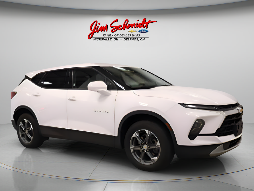 Used 2025 Chevrolet Blazer LT FWD image 1