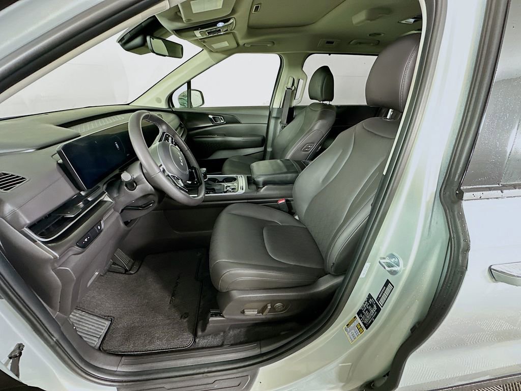 Used 2026 Kia Carnival SX w/ SX Dark Edition Package image 28