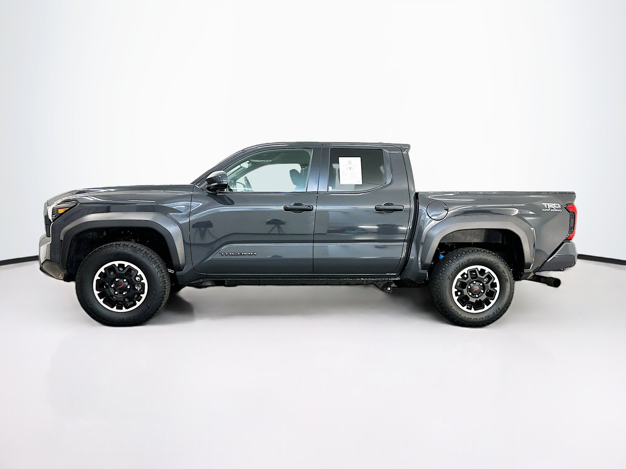 Used 2025 Toyota Tacoma TRD Off-Road image 4