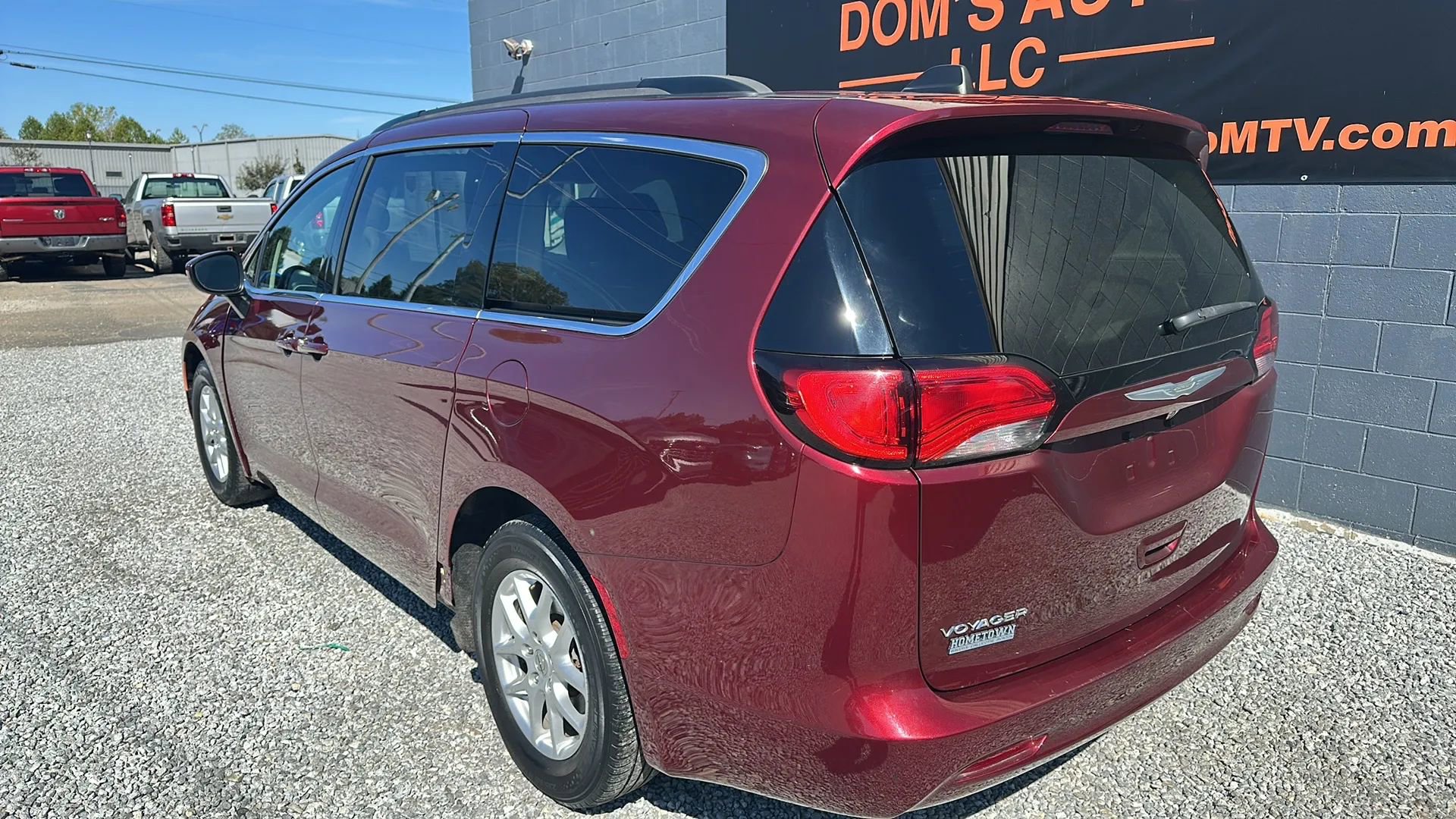 Used 2021 Chrysler Voyager Lxi image 2