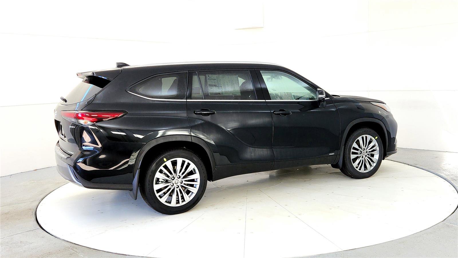New 2026 Toyota Highlander Platinum image 6