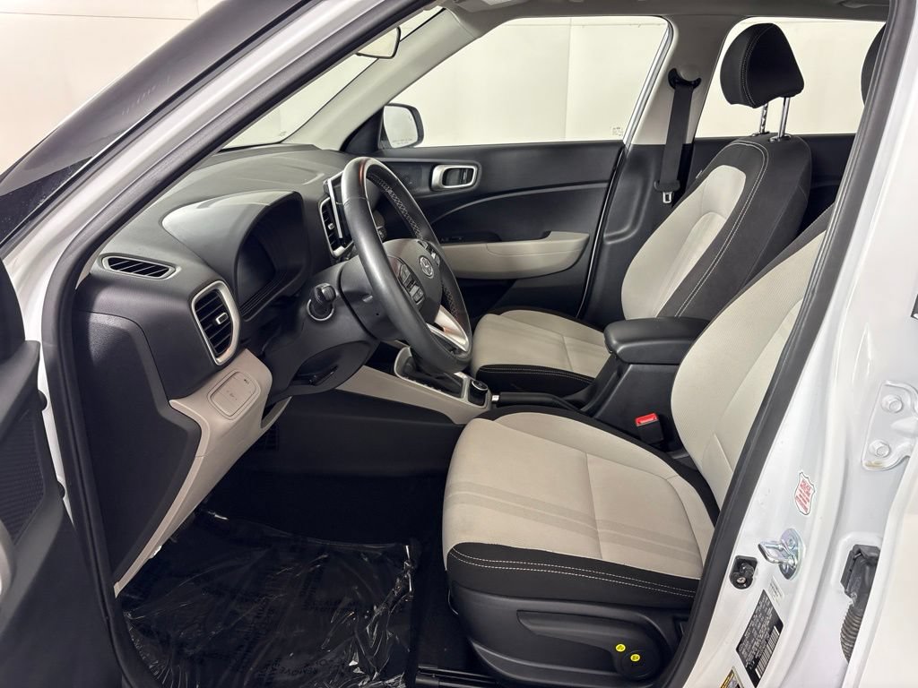 Used 2025 Hyundai Venue SEL FWD image 24