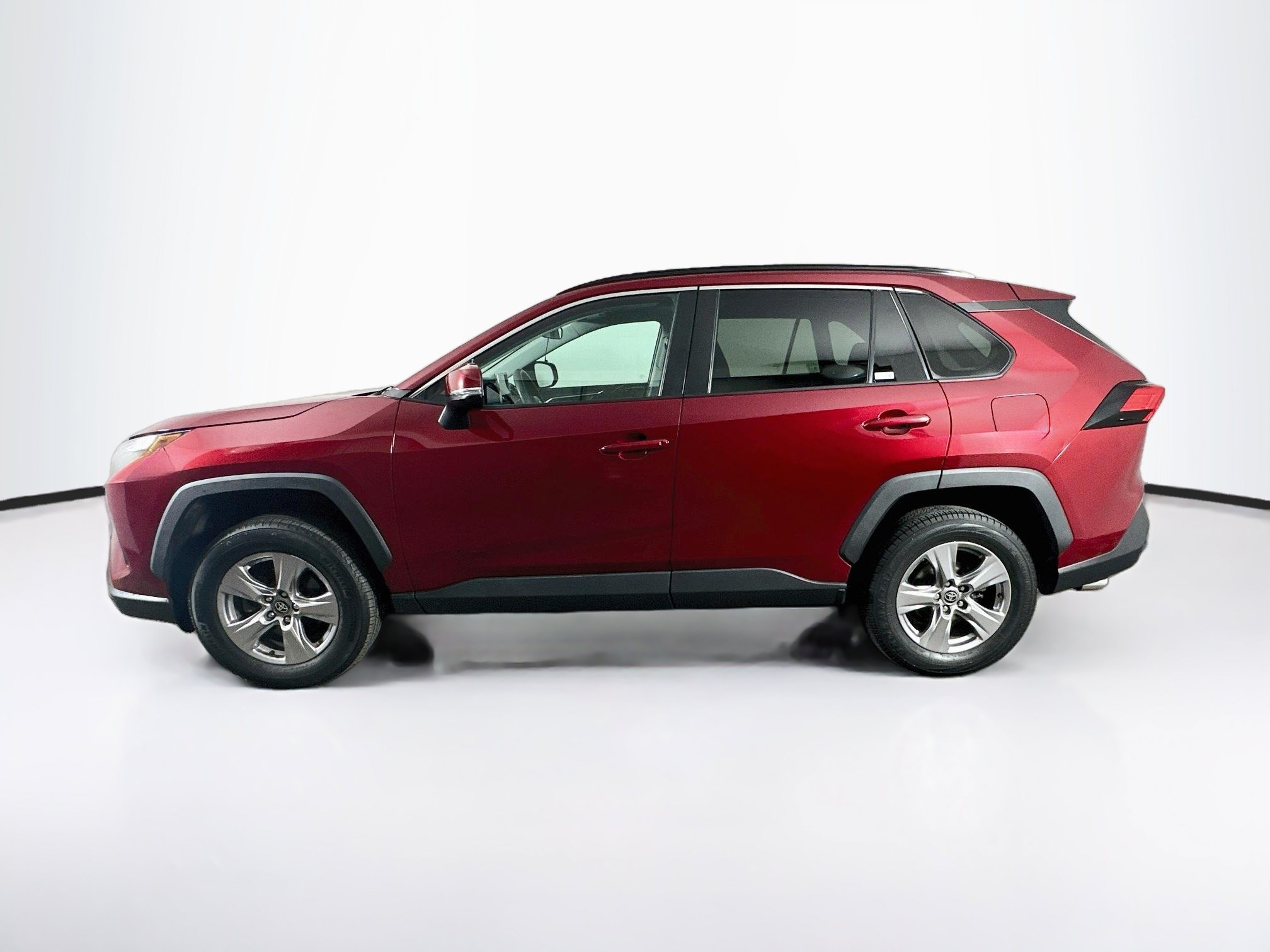 Used 2023 Toyota RAV4 XLE AWD/4WD image 4