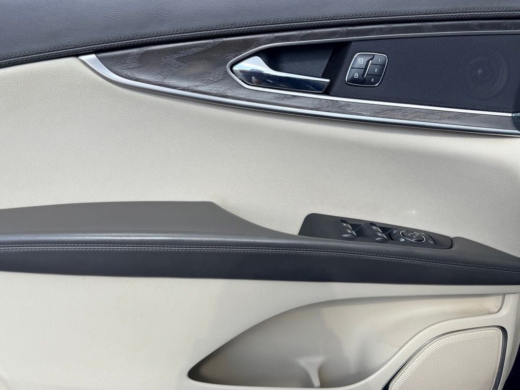 Used 2018 Lincoln MKX Reserve w/ Driver Assistance Package FWD image 23