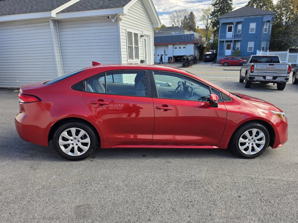 Used 2021 Toyota Corolla LE FWD image 3