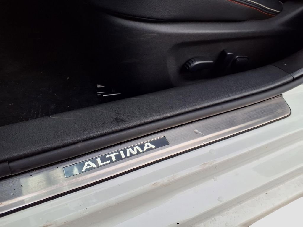 Used 2024 Nissan Altima 2.0 SR FWD image 32