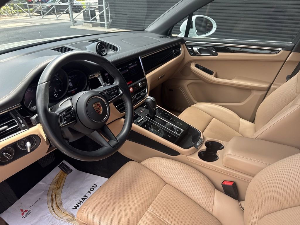 Certified 2023 Porsche Macan w/ Premium Package Plus AWD/4WD image 4