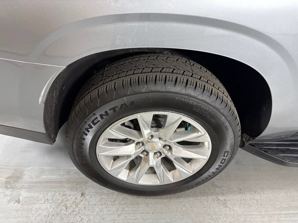 Used 2025 Chevrolet Suburban Premier RWD image 12