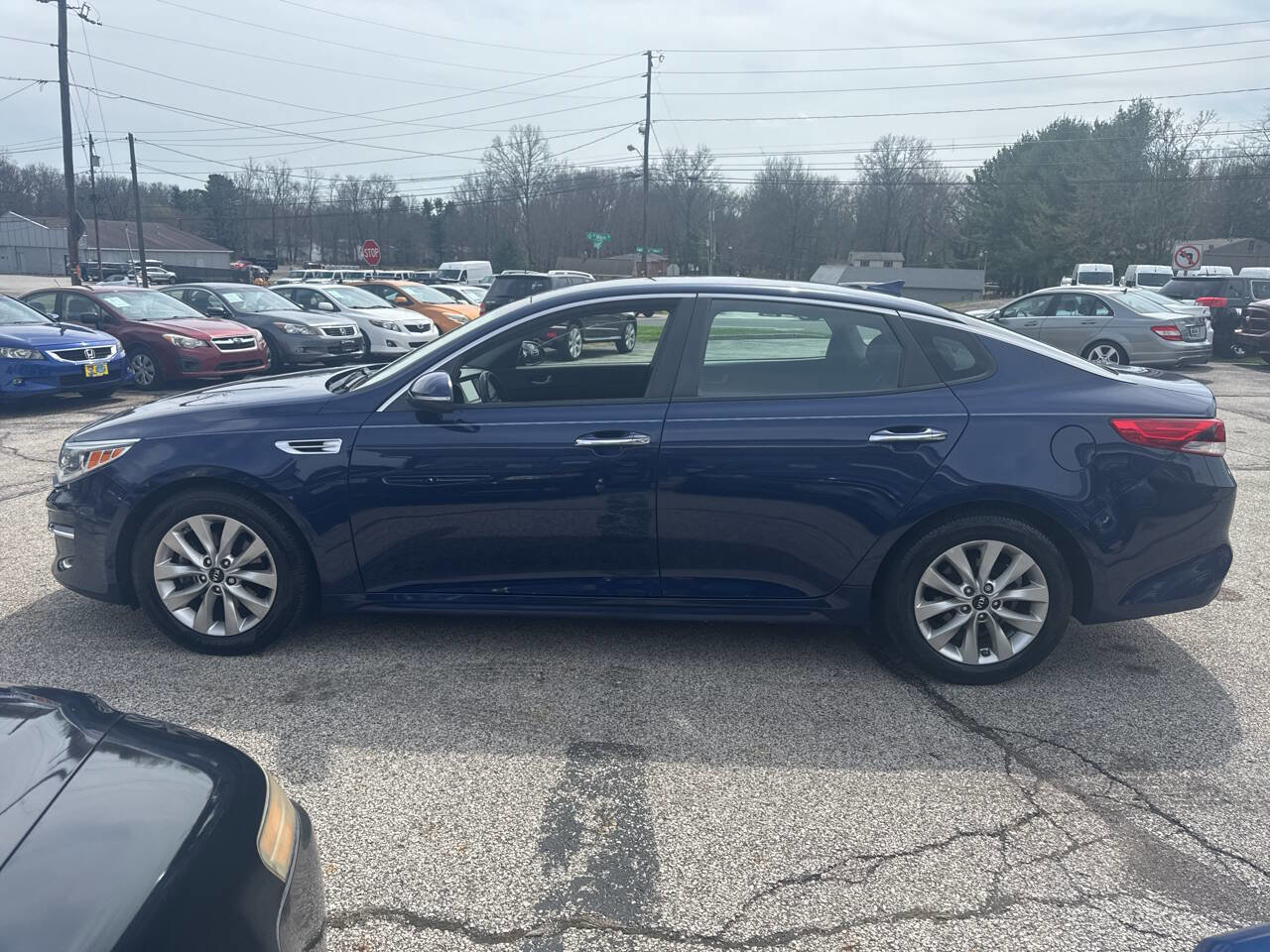 Used 2018 Kia Optima LX w/ 17" Alloy Wheels Package image 4