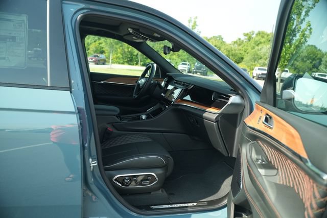 New 2026 Jeep Grand Cherokee Summit w/ MOPAR Finishing Package AWD/4WD image 19