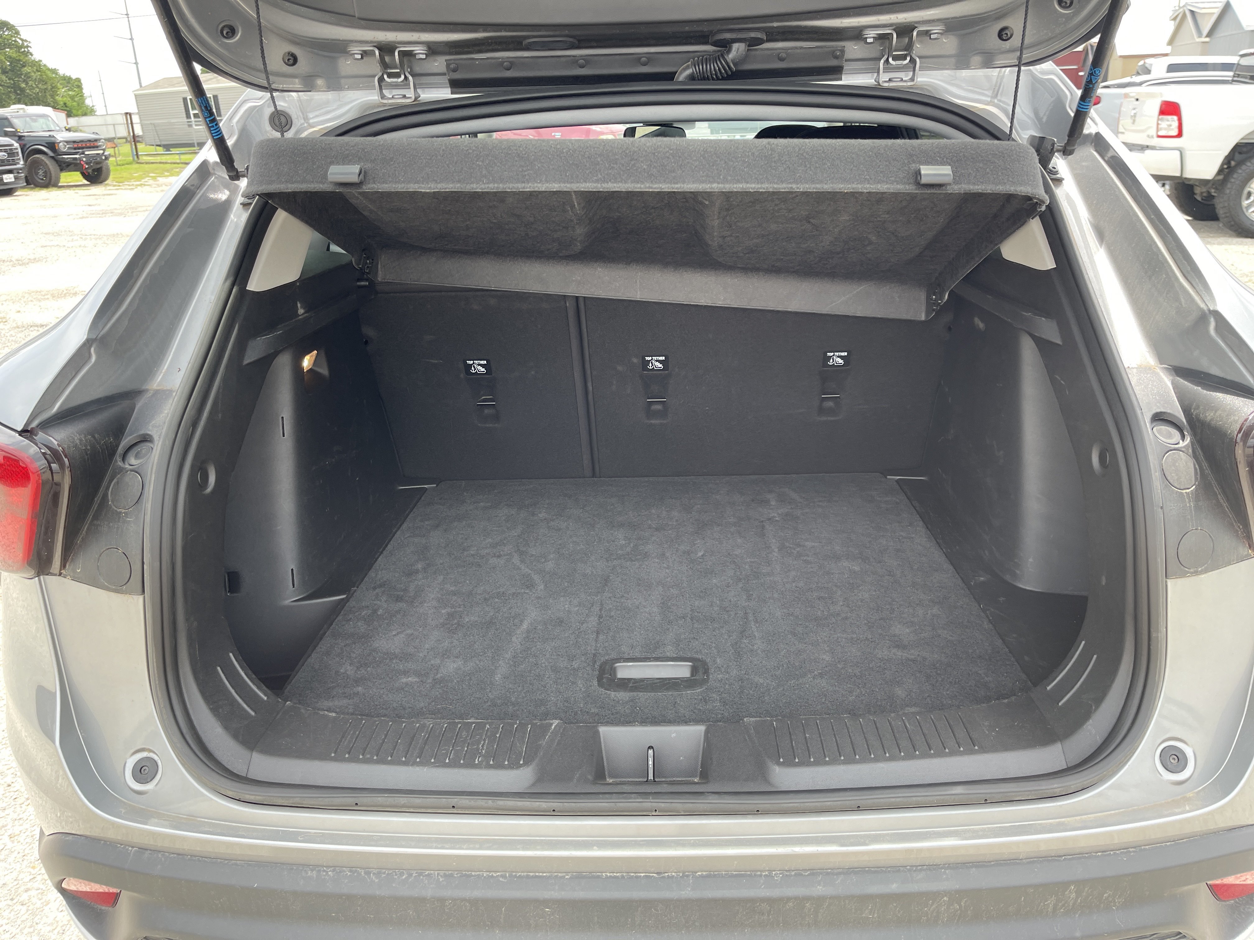 Used 2025 Chevrolet Trax LT FWD image 13