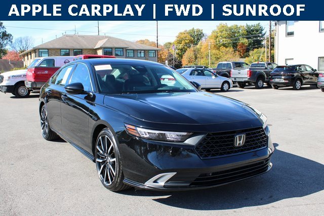 Used 2023 Honda Accord Touring image 2