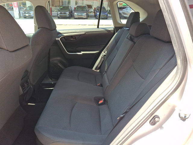 Used 2021 Toyota RAV4 LE AWD/4WD image 10
