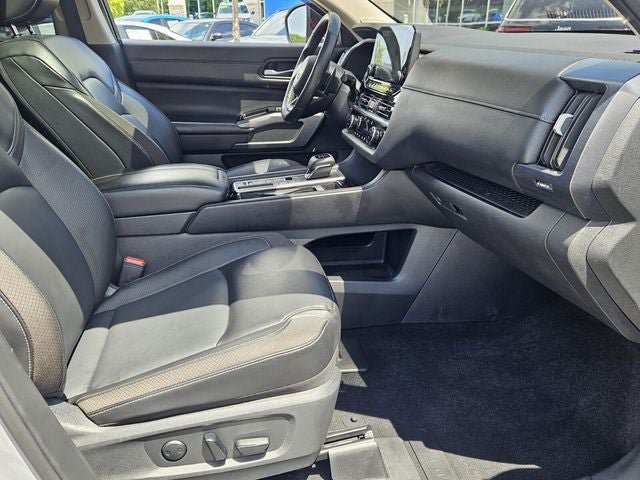 Used 2024 Nissan Pathfinder SL w/ SL Premium Package FWD image 18