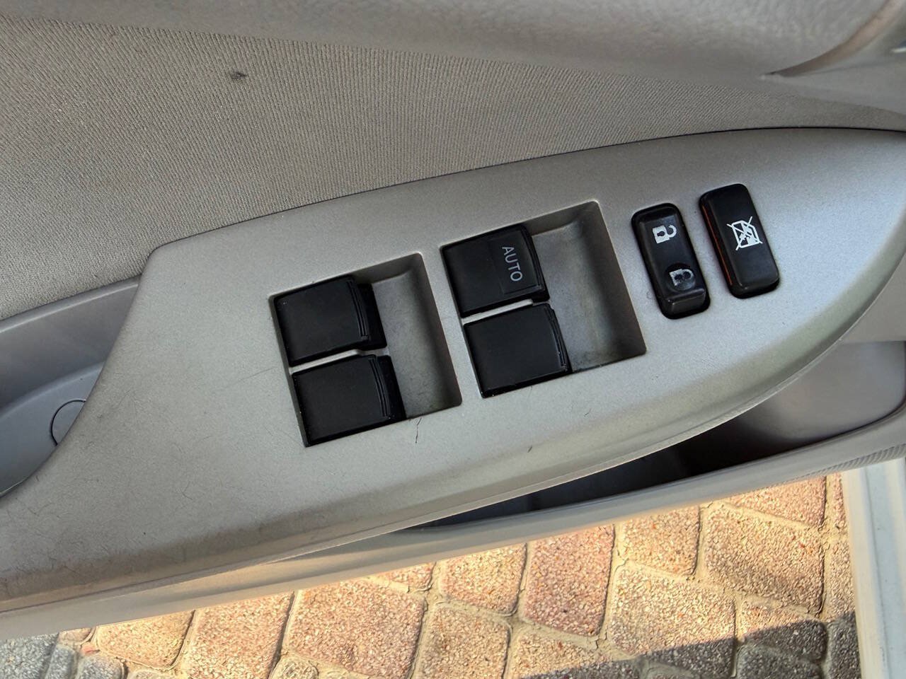 Used 2012 Toyota Corolla LE FWD image 16