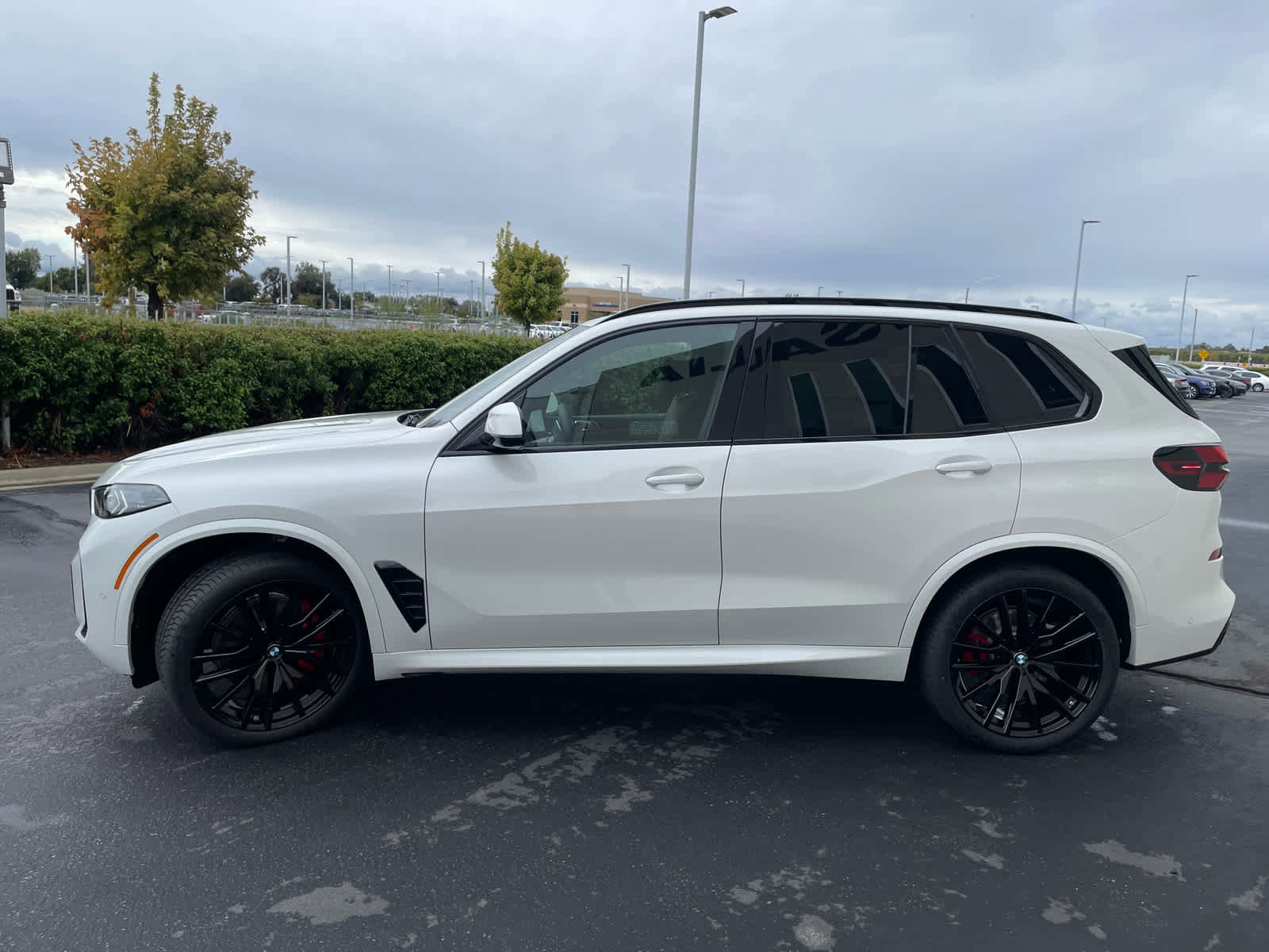 New 2026 BMW X5 xDrive40i w/ M Sport Package image 3