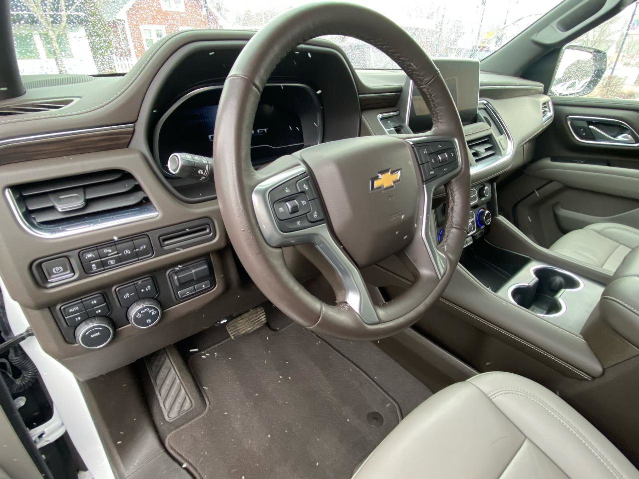 Used 2022 Chevrolet Suburban LT w/ Luxury Package image 11