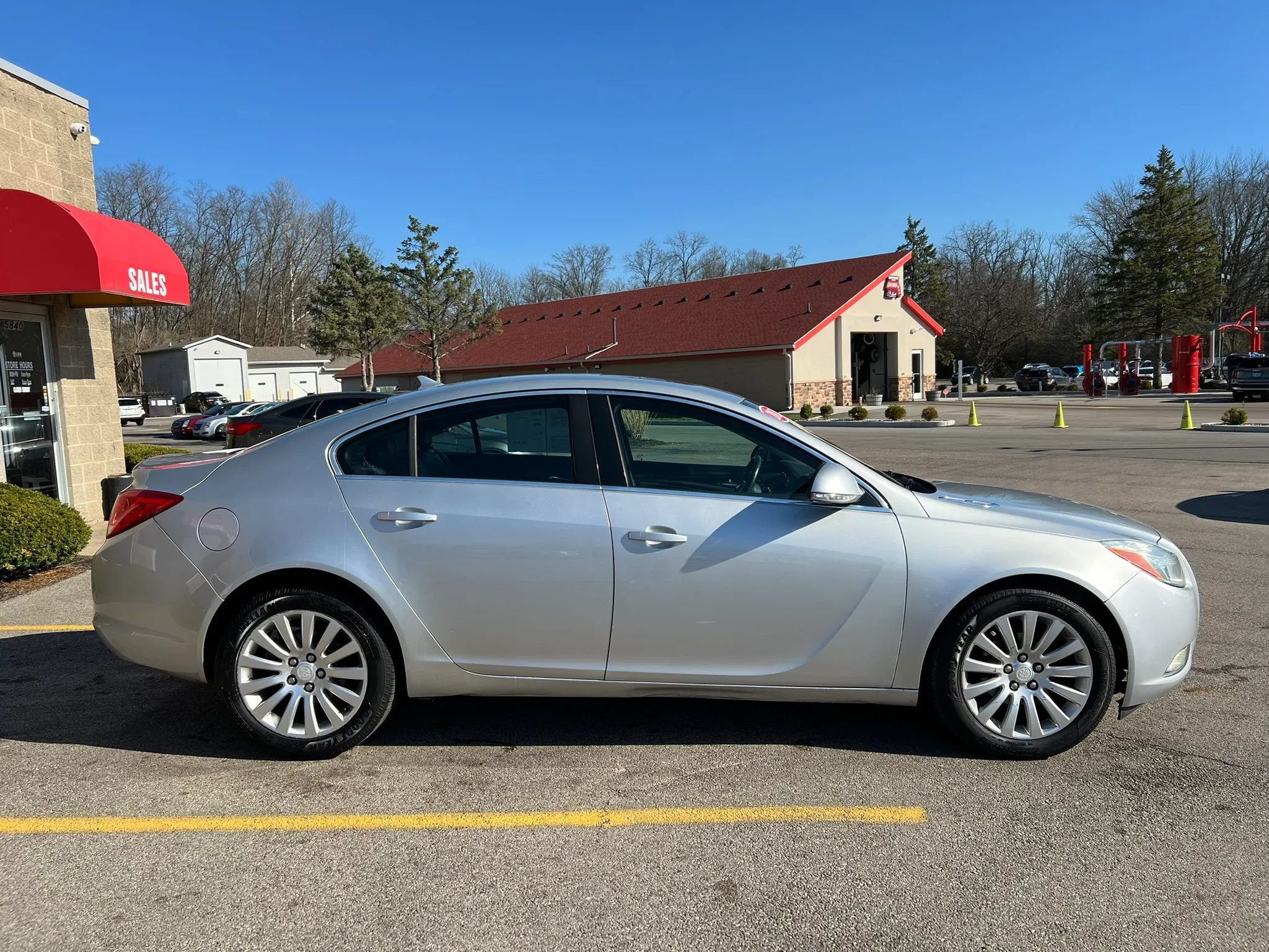 Used 2012 Buick Regal Leather FWD image 4