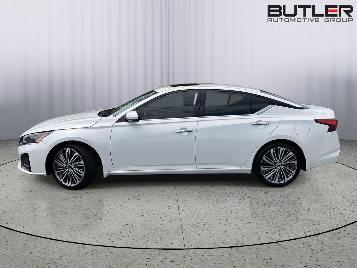 Used 2023 Nissan Altima 2.5 SL FWD image 2