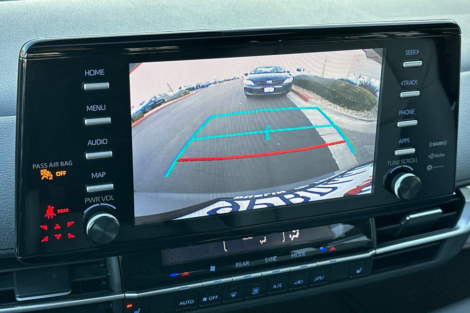 Used 2022 Toyota Sienna XLE image 24